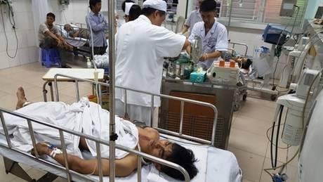 Nạn nhân đang được cấp cứu tại bệnh viện - Ảnh CTV