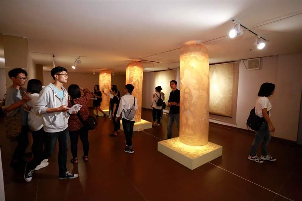 Triển lãm thu hút đông đảo công chúng Đà Nẵng. Ảnh: Nguyễn Thượng Hiển