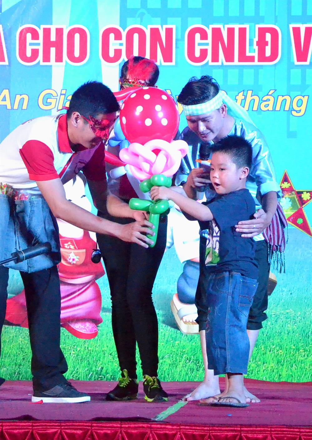 Ban tổ chức cũng có nhiều tiết mục giao lưu, có vui có thưởng.