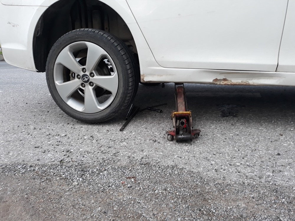 Ông Nguyễn Việt Phương, Chi cục trưởng Chi cục Quản lý đường bộ II.2 cho biết, đã nhận được tin và sẽ cho sửa chữa. ảnh:H.Q