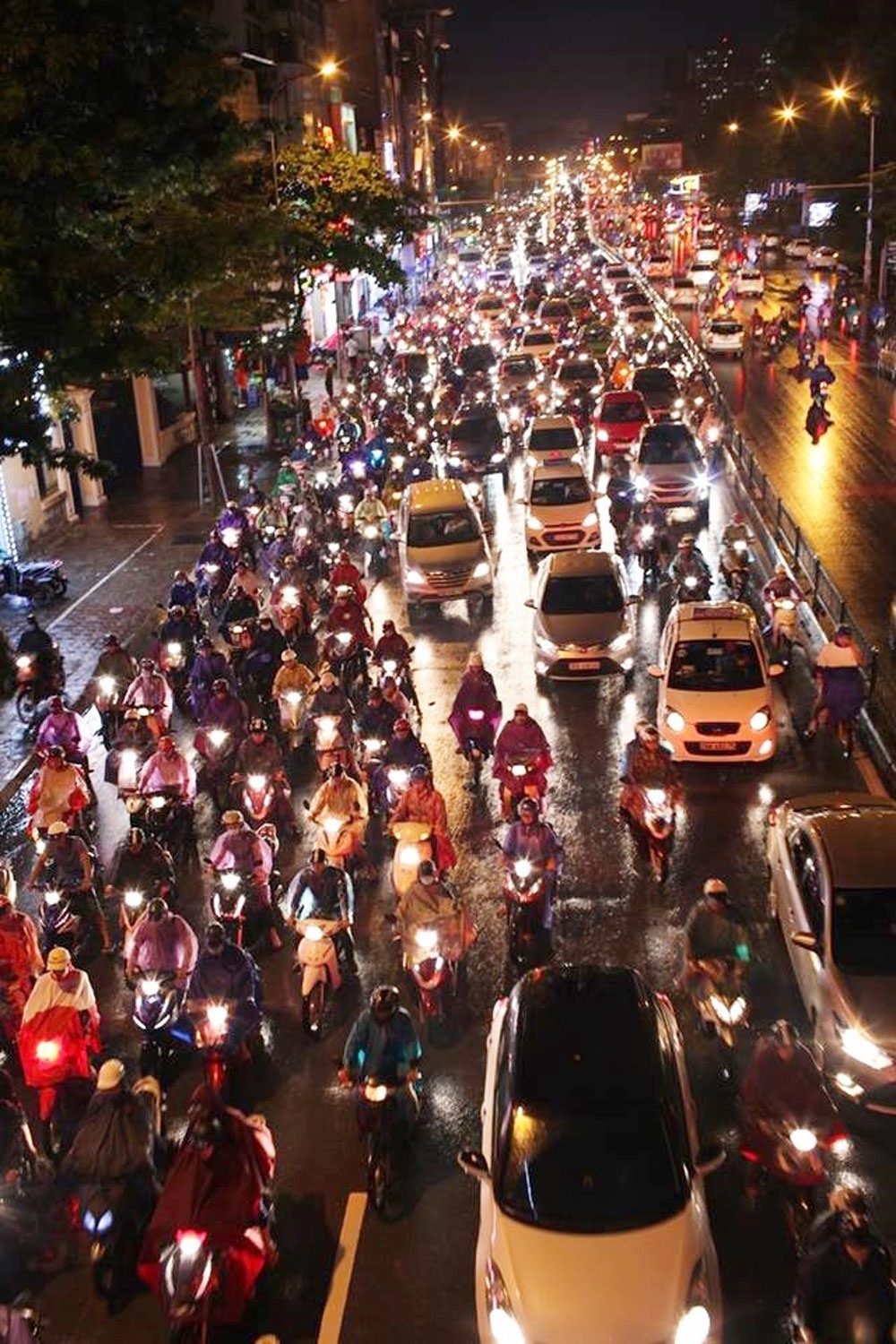 Đường Tây Sơn cũng xuất hiện tình trạng tương tự.