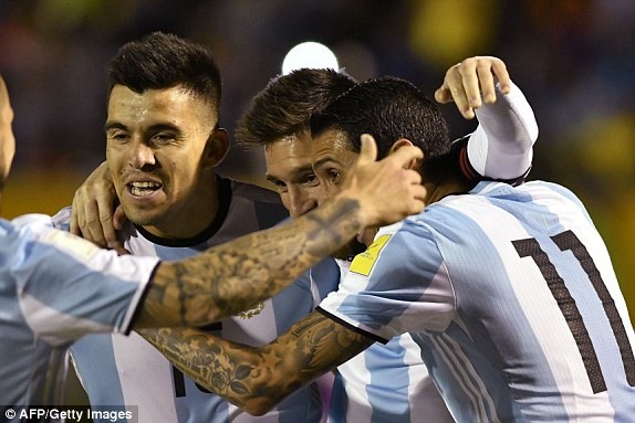 Niềm vui khôn xiết của các cầu thủ Argentina khi có vé đến Nga hè 2018. Ảnh: Getty.