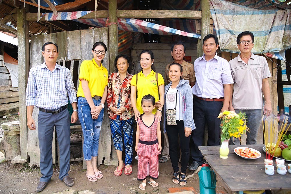 Trang Trần tại lễ khởi công xây mái ấm tình thương. Ảnh: Cao Minh Mẫn