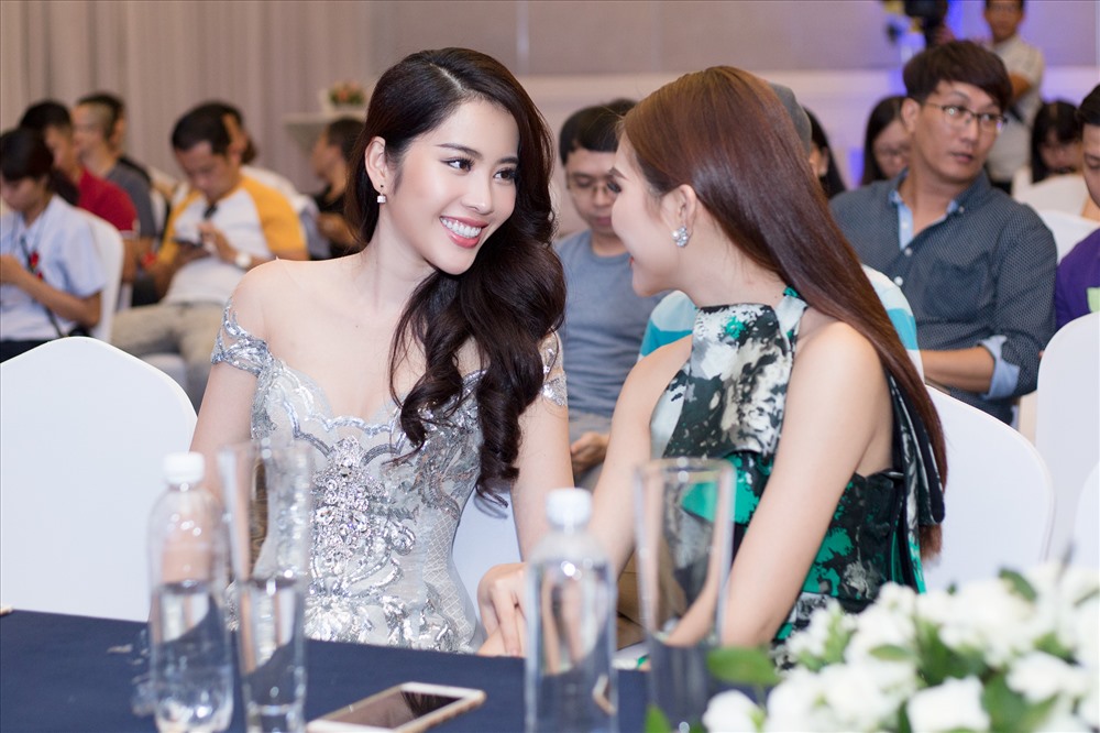 Tường Linh đến chia vui cùng Nam Em. Ảnh: T.L