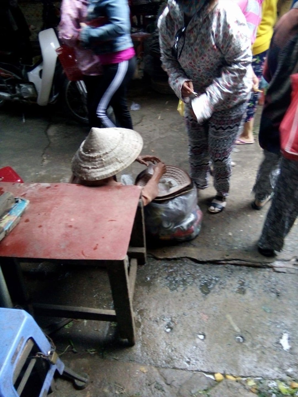 Ăn xin tái diễn ở chợ Vĩnh Hải, Nha Trang. Ảnh chụp ngày 13.10