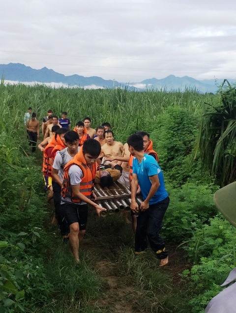 Sau 18h nỗ lực tìm kiếm, đến 8h ngày 12.10 thi thể nạn nhân đã được tìm thấy cách nơi bị nạn khoảng 50m. (Ảnh: HT)
