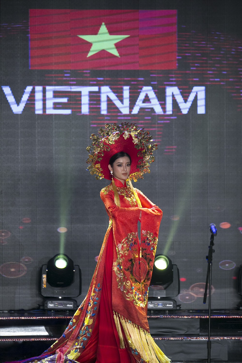 Phần thi của Huyền My được xếp ở gần cuối cuộc thi đã gây hấp dẫn đối với người xem.