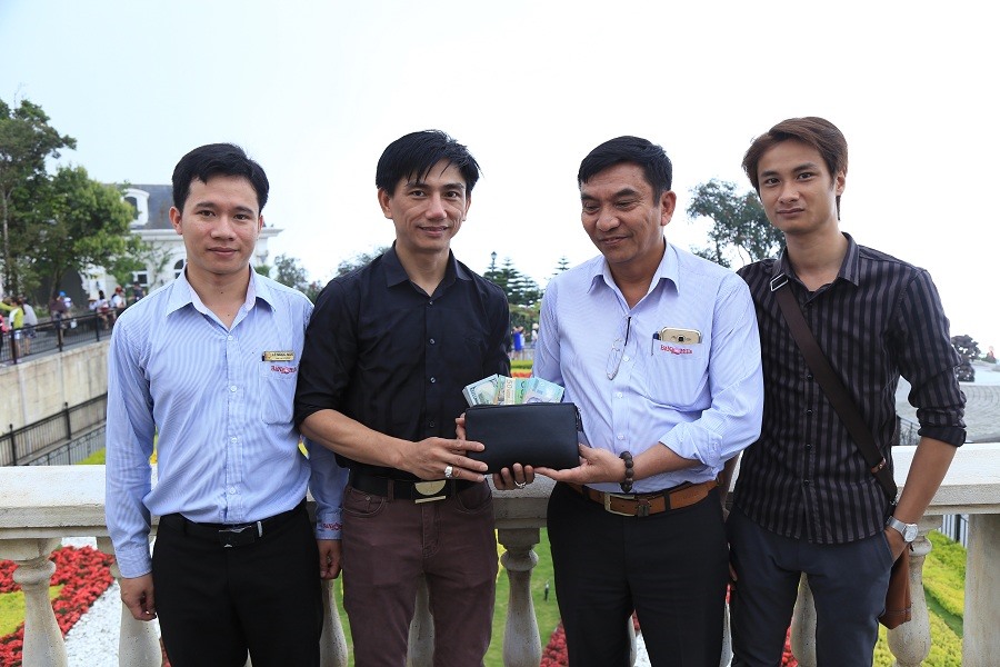 trả lại tài sản thất lạc
