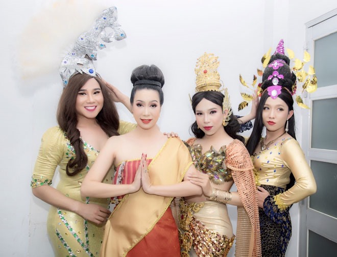 Câu chuyện xảy ra tại Thái Lan với các bạn sinh viên người Thái Lan. Trong một chuyến đi của một nhóm bạn trẻ, các bạn thích phiêu lưu và mạo hiểm, thích những cảm giác ma quái rùng rợn nên đã chon một khu du lịch hoang sơ mới được cải tạo để du lịch.
