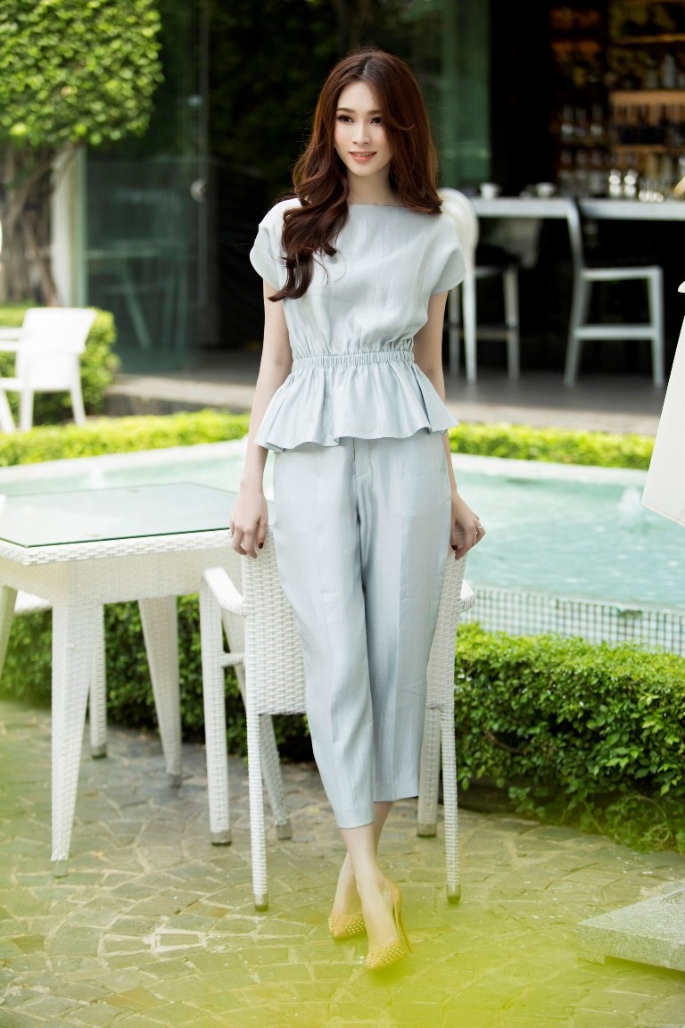 Đặng Thu Thảo để lại dấu ấn khó phai với vẻ đẹp thanh thoát, vừa ngây ngất khiến người ta khó thể xao nhãng.