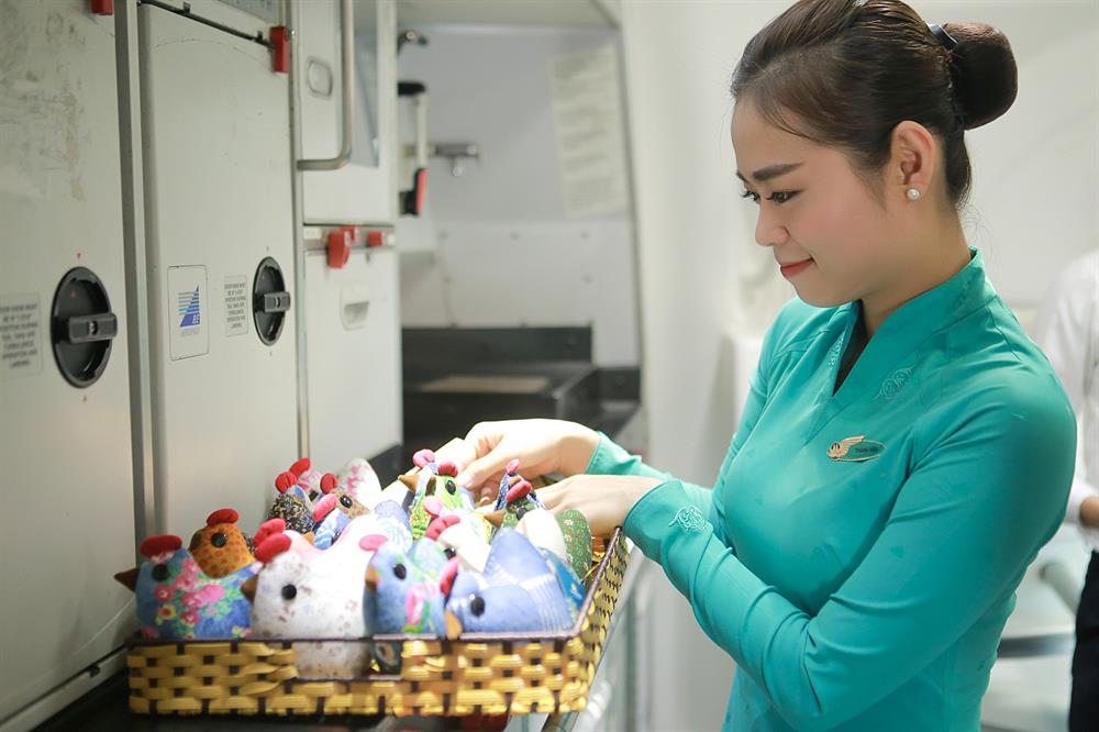 Những món quà thủ công được thổi hồn bởi sự sáng tạo, khéo léo của những người khuyết tật và có hoàn cảnh khó khăn từ 3 doanh nghiệp xã hội Mai Guppy, Kym Việt và Tò He