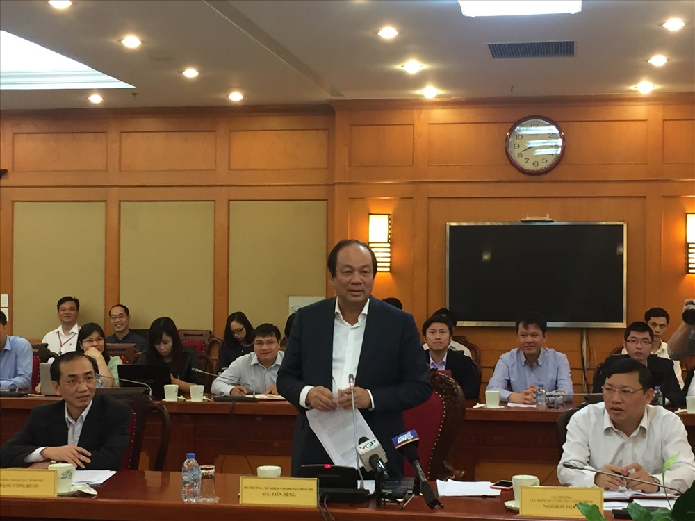 Bộ trưởng, Chủ nhiệm Văn Phòng Chính phủ Mai Tiến Dũng tại buổi làm việc. Ảnh: Đ.T