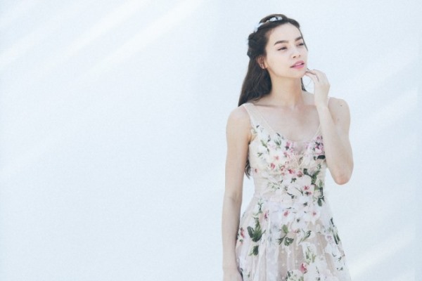 Hà Hồ phủ nhận tin đồn yêu 30 người.