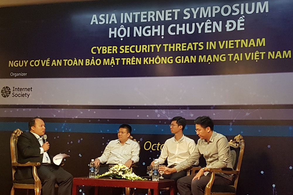 Các chuyên gia bảo mật thông tin tọa đàm và cảnh báo tình trạng mất an toàn an ninh mạng đã mang tính toàn cầu. Ảnh: KH.V