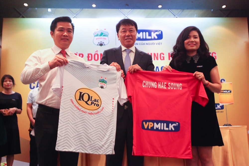 Trong khi đó mục tiêu của GĐKT Chung Hae Seong là đến năm 2019 sẽ giúp HAGL lên đỉnh V.League. Ảnh: Đ.H