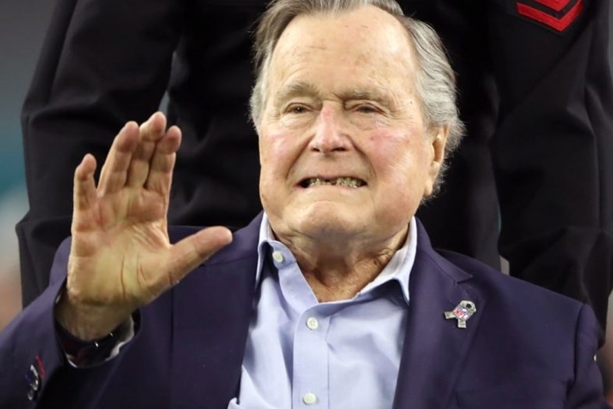 Cựu Tổng thống gần 90 tuổi George H.W.Bush bị cáo buộc tấn công tình dục cuu tong thong gan 90 tuoi george hwbush bi cao buoc tan cong tinh duc