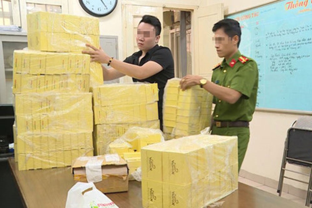 Cơ quan công an kiểm đếm, niêm phong số tang vật phục vụ công tác điều tra. Ảnh: A.C