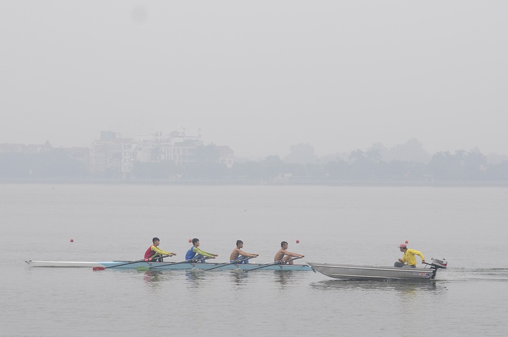 Hồ Tây mờ mờ ảo ảo