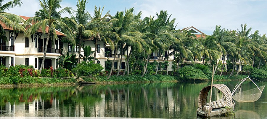 Hội An Riverside Resort &Spa được xây dựng tại 175 Cửa Đại, Hội An, Quảng Nam, có diện tích rộng hơn 9,000 m2, cung cấp đầy đủ các dịch vụ cao cấp như bể bơi, spa...