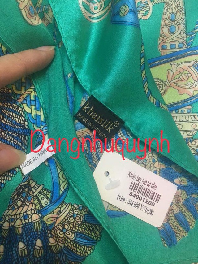 Khăn lụa Khaisilk gắn mác “made in China“.