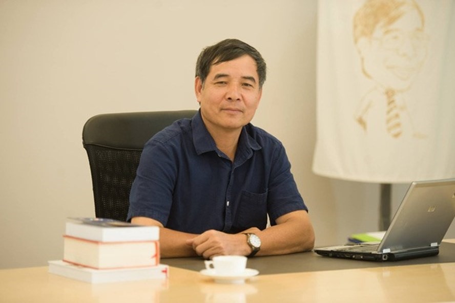TS Lê Trường Tùng - Chủ tịch Đại học FPT bất ngờ tuyên bố cho phép sinh viên nộp học phí bằng tiền ảo bitcoin.