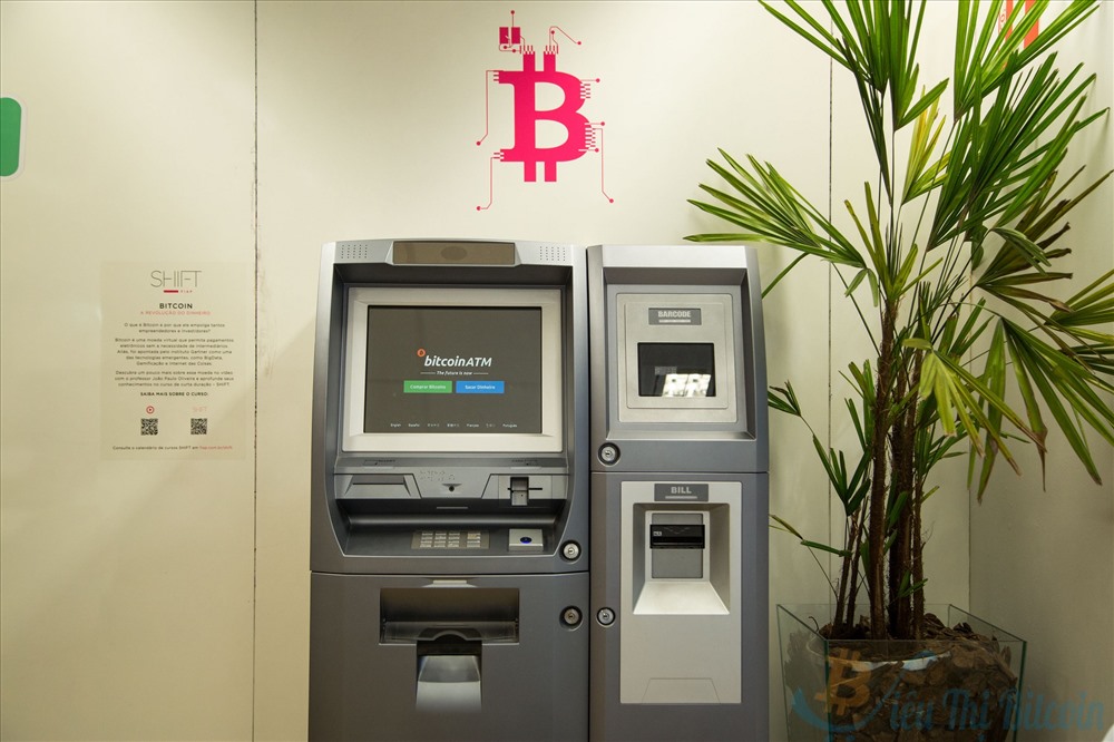 Khoa tin học và quản lý Paulista đã lắp đặt ATMs ở khuôn viên trường.