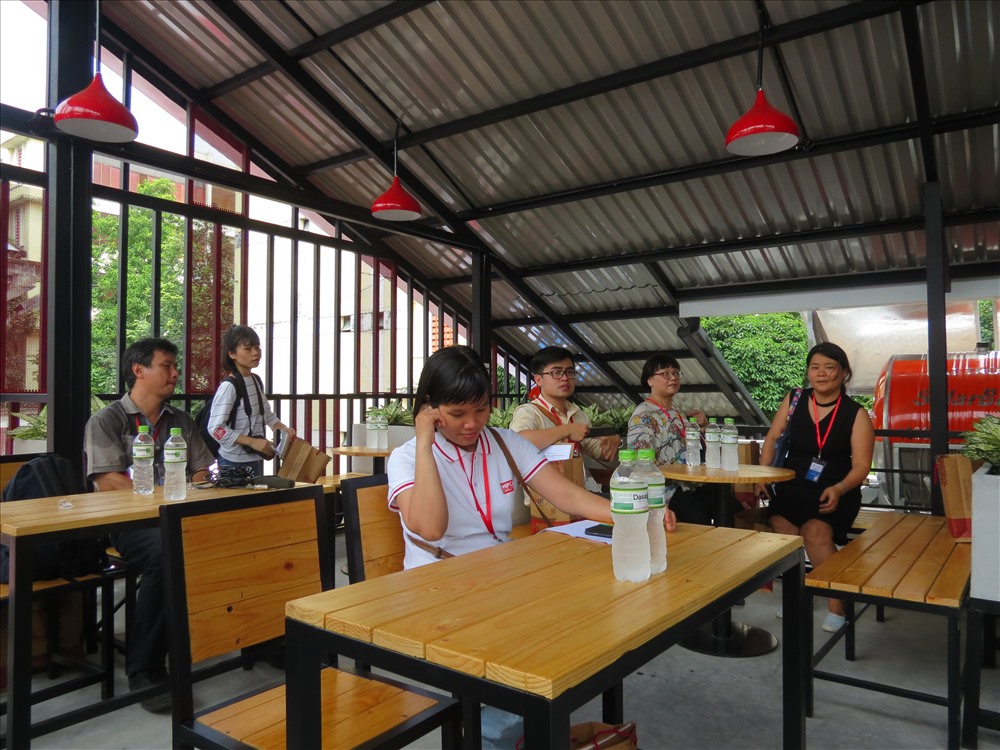 Tầng 2 là không gian của cà phê
