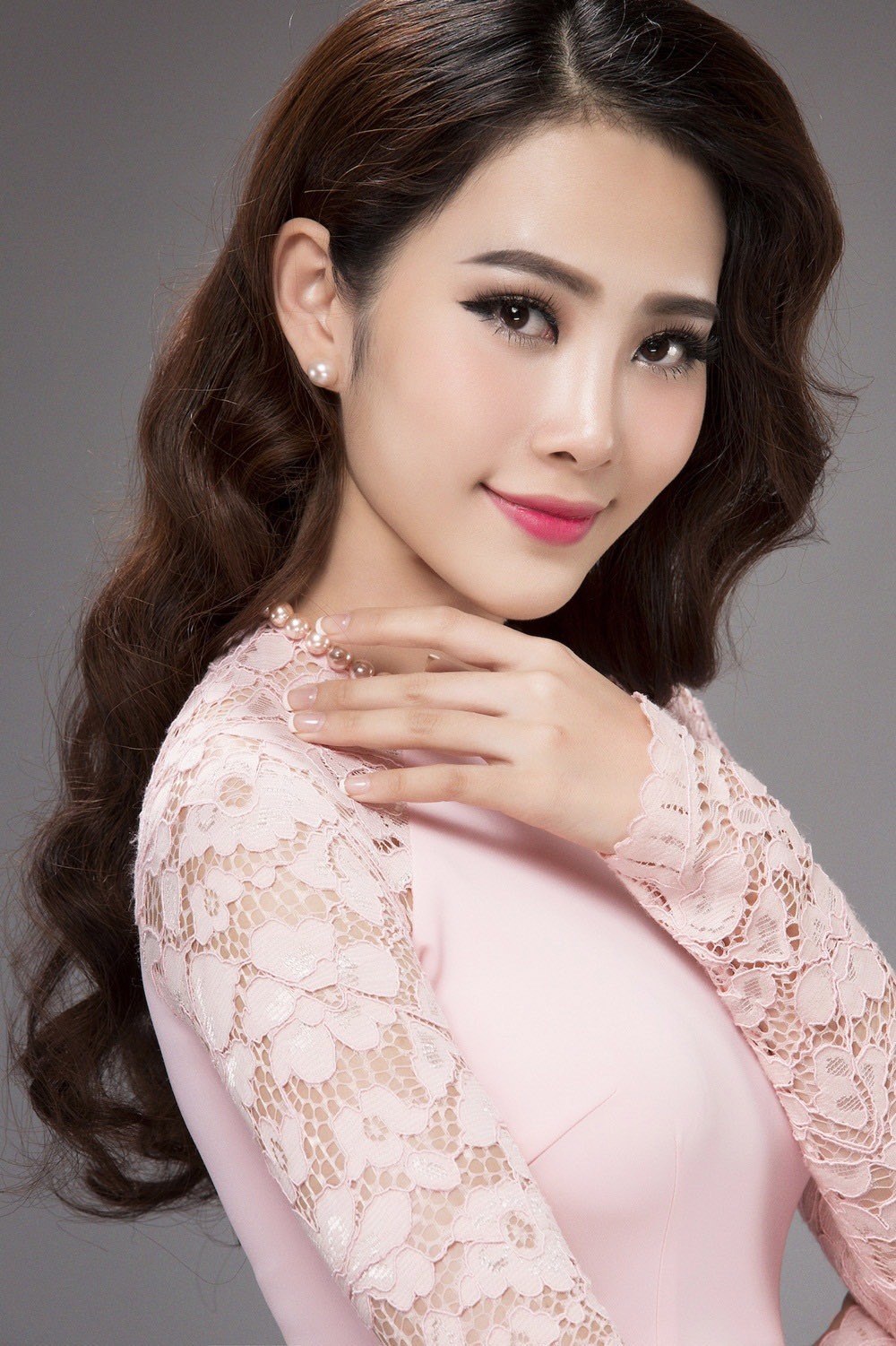 Nam Em phủ nhận tin đồn yêu tình cũ Hà Hồ.