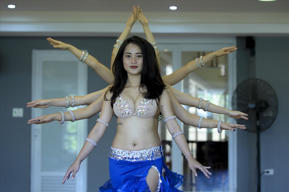 Bellydance không chỉ là một bộ môn nghệ thuật truyền thống mà còn là một môn thể thao, giúp cơ thể mềm mại một cách toàn diện, sản sinh hormone phụ nữ. Sáu tháng đầu là giai đoạn khó khăn nhất để bắt đầu cảm nhận và điều khiển từng phần của cơ thể. Một vũ công bellydance giỏi phải có khả nãng cảm thụ âm nhạc, để kết nối kỹ thuật với cảm xúc của giai điệu.