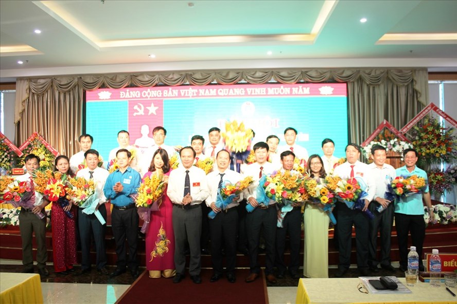 Ban chấp hành Công đoàn ngành Nông nghiệp Hà Tĩnh khóa V, nhiệm kỳ 2017 - 2022 ra mắt tại đại hội. Ảnh: Trần Tuấn