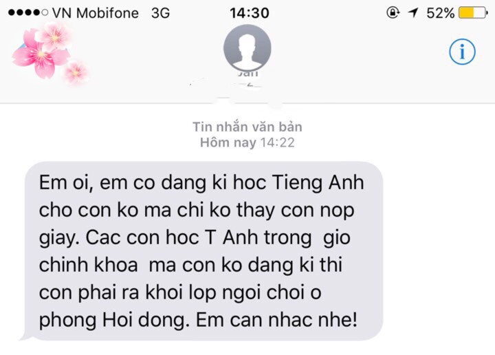 Tin nhắn giáo viên nhắn tới phụ huynh về việc nộp tiền tiếng Anh liên kết. Ảnh: PH