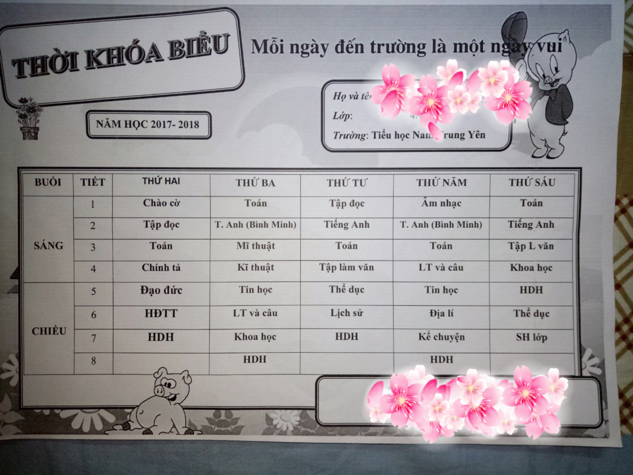 Thời khoa biểu một lớp học của trường. Ảnh: PV