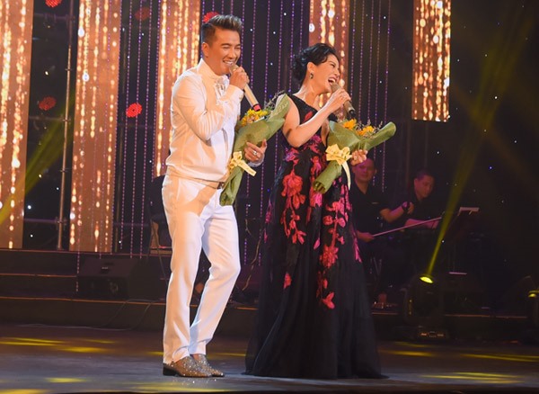 Đàm Vĩnh Hưng song ca cùng Lệ Quyên ca khúc Tình bơ vơ.