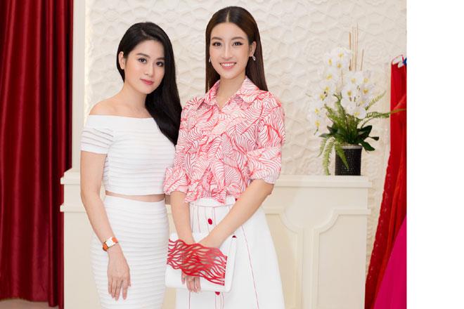 Cô đang luyện tập catwalk, giao tiếp cùng các chuyên gia đào tạo tới từ Philippines, cũng như chuẩn bị về khâu trang phục để có sự xuất hiện hoàn hảo nhất.