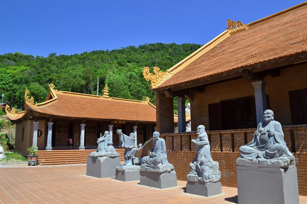 Chùa Hộ Quốc (Phú Quốc - Kiên Giang) một trong những điểm sẽ được các Hoa hậu đến tham quan trong thời gian cuộc thi diễn ra tại Phú Quốc nhằm mục tiêu quảng bá...
