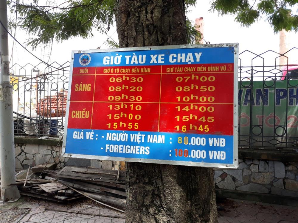 Mặc dù giá vé cũng được các doanh nghiệp điều chỉnh phù hợp, giảm sâu so với trước đây, nhưng lượng khách tại khu vực Bến tàu khách Bến Bính vẫn khá èo uột
