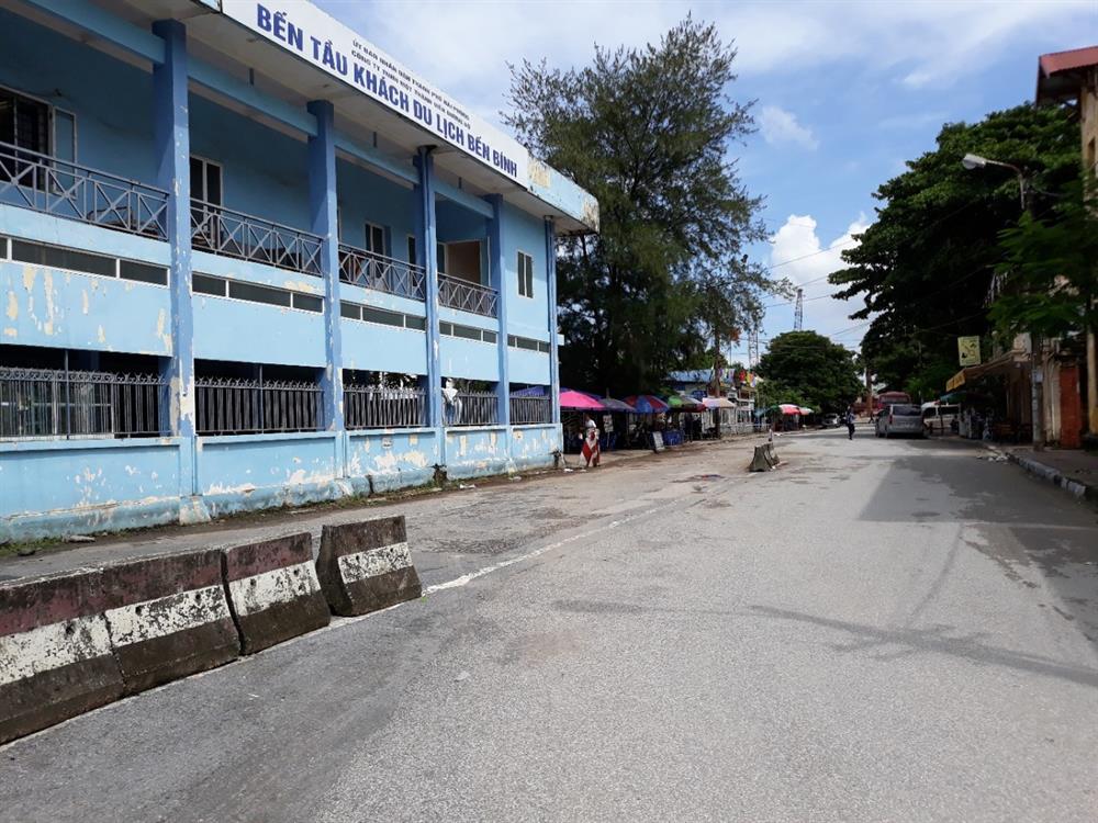 Những thuận lợi khi lưu thông trên tuyến đường vượt biển dài nhất Đông Nam Á cũng đồng nghĩa với việc Bến tàu khách du lịch Bến Bính đang chịu áp lực rất lớn, đặc biệt là lượng khách đi tàu cao tốc giảm đi trông thấy