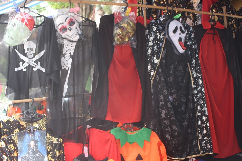 Trang phục hóa trang là những bộ đồ không thể thiếu dịp Halloween.
