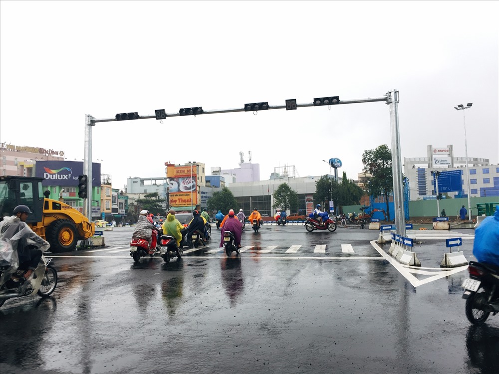 Các tín hiệu đèn đã được lắp đặt nhưng chưa hoạt động. Ảnh: ML