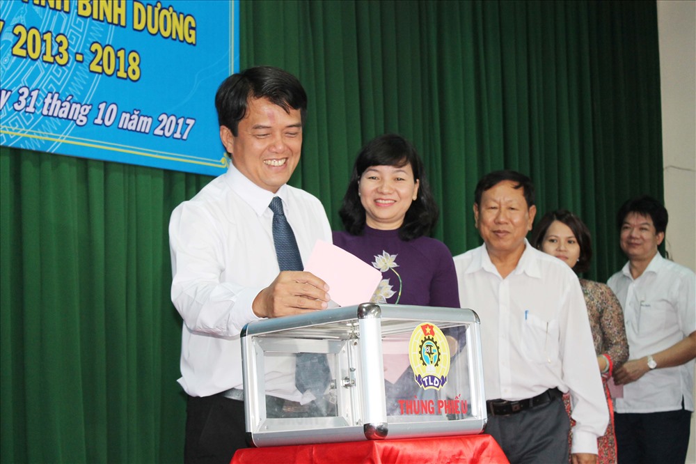 Bầu bổ sung chức danh Chủ tịch LĐLĐ tỉnh Bình Dương
