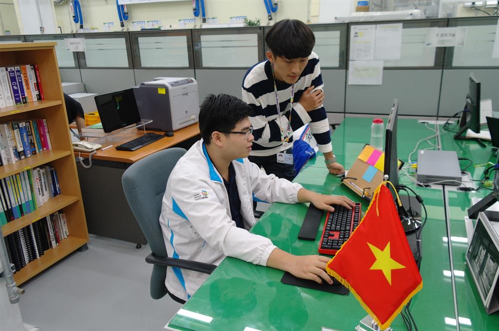 Bá Phước tập luyện tại Trung tâm đào tạo Kỹ năng Olympic Samsung