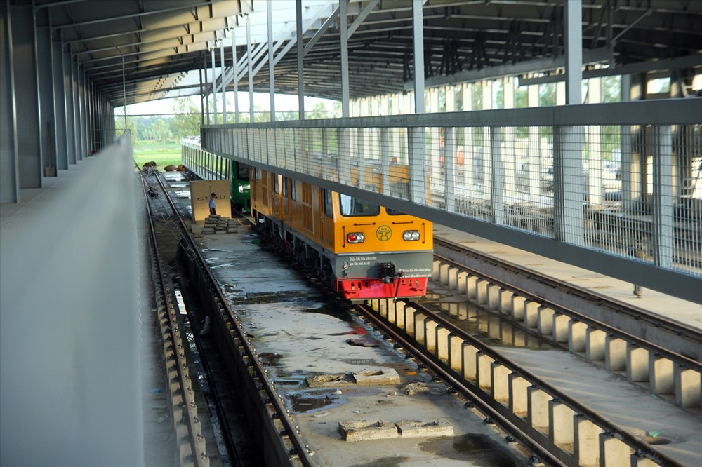 Dự kiến sẽ có 13 đoàn tàu phục vụ tuyến đường sắt đô thị Cát Linh-Hà Đông. Trong số 52 toa tàu, hiện 12 toa đã về tới Việt Nam theo đường biển.