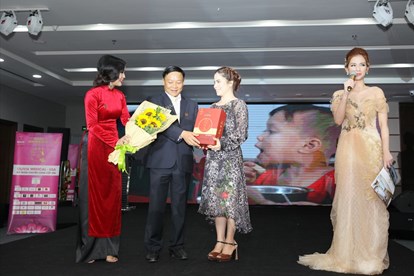 Trang Trần bất ngờ đến Đà Nẵng ủng hộ thí sinh "Nữ hoàng Doanh nhân Đất Việt"