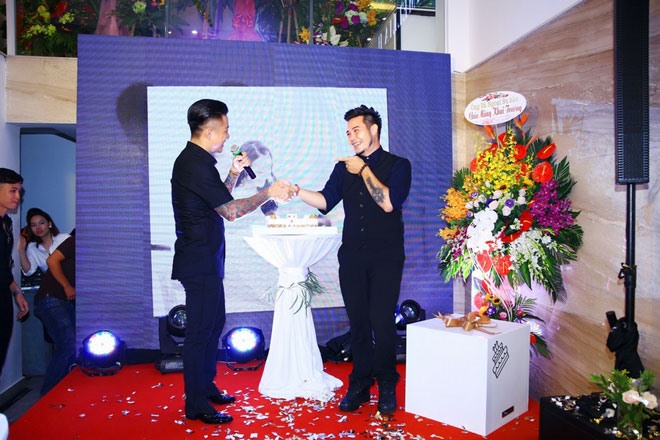 Giọng ca “Tìm lại bầu trời” rất xúc động trước tình cảm và sự quan tâm của mọi người dành cho anh dịp tuổi mới.
