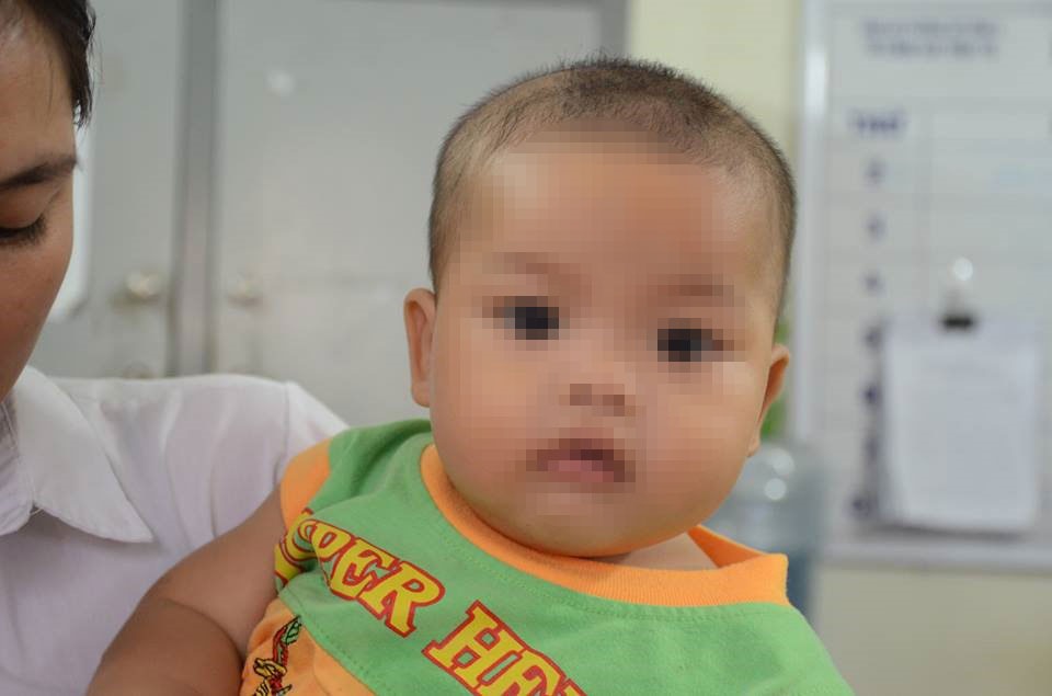 Bé trai kháu khỉnh bị bỏ rơi. Ảnh: Ngọc Cường
