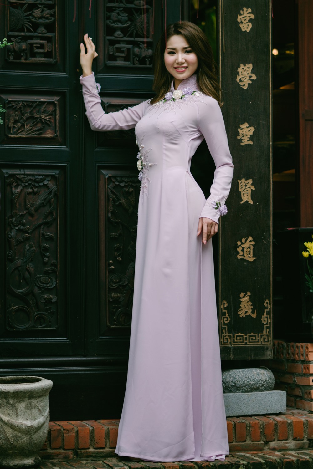 Cô chia sẻ về lý do lựa chọn thiết kế áo dài trong buổi xuất hiện đầu tiên này thay vì một bộ trang phục khác gợi cảm và quyến rũ hơn, hay một bộ kimono truyền thống của Nhật Bản.