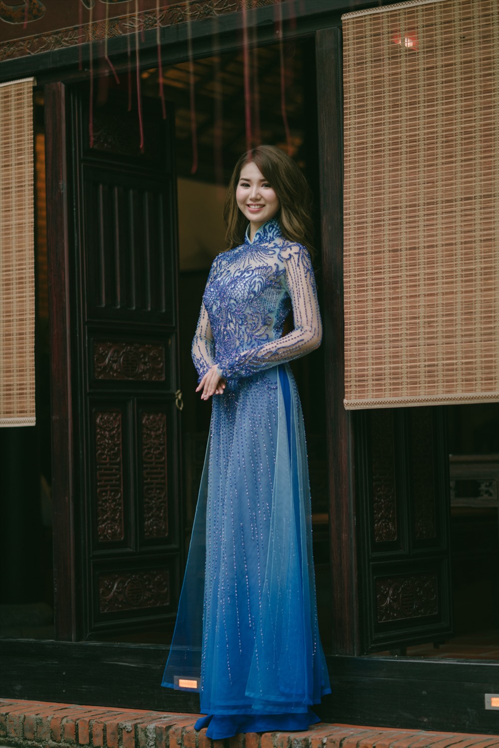 May mắn thay được một số người bạn Việt Nam giúp đỡ, được 2 NTK là NTK Thiệu Vy và NTK Phạm Sĩ Toàn hỗ trợ, tôi đã được mặc tà áo dài truyền thống của Việt Nam lên người. Điều ấy làm tôi vô cùng hạnh phúc.