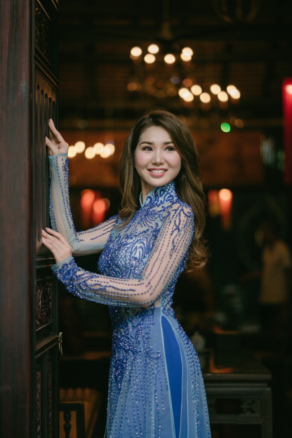 Trước đó, Hoa hậu người Nhật - Erika Tsuji cũng đã có mặt tại Việt Nam vài ngày và dành thời gian thực hiện bộ hình với áo dài truyền thống Việt Nam do nhà thiết kế Thiệu Vy thực hiện.