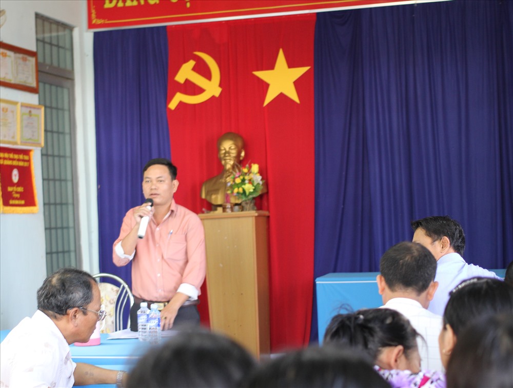 UBND xã Quảng Điền và ông Lê Tấn Thịnh tổ chức xin lỗi người dân. Ảnh: P.V