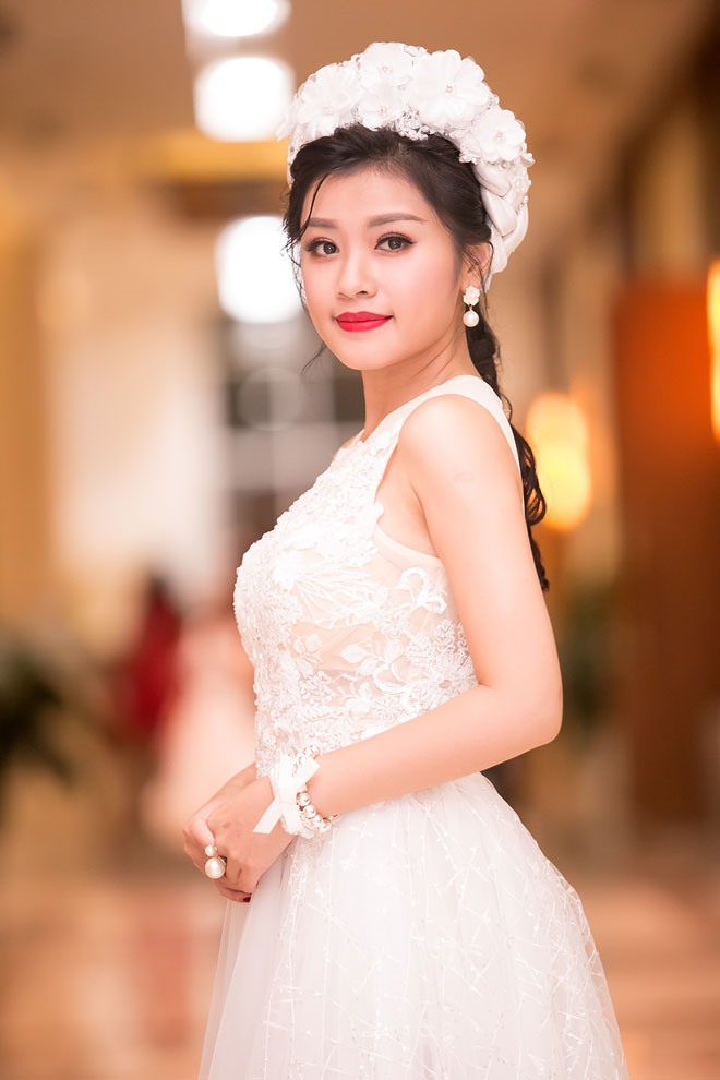 à cô đang nỗ lực mang âm nhạc dân gian đến với khán giả trẻ. Con đường còn dài nhưng “công chúa Sao mai” tin rằng “cứ đi rồi sẽ tới“.